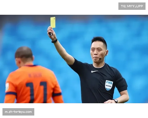 揭幕战姜至鹏肘击VAR改判红牌 尺度从严信号引两极热议
